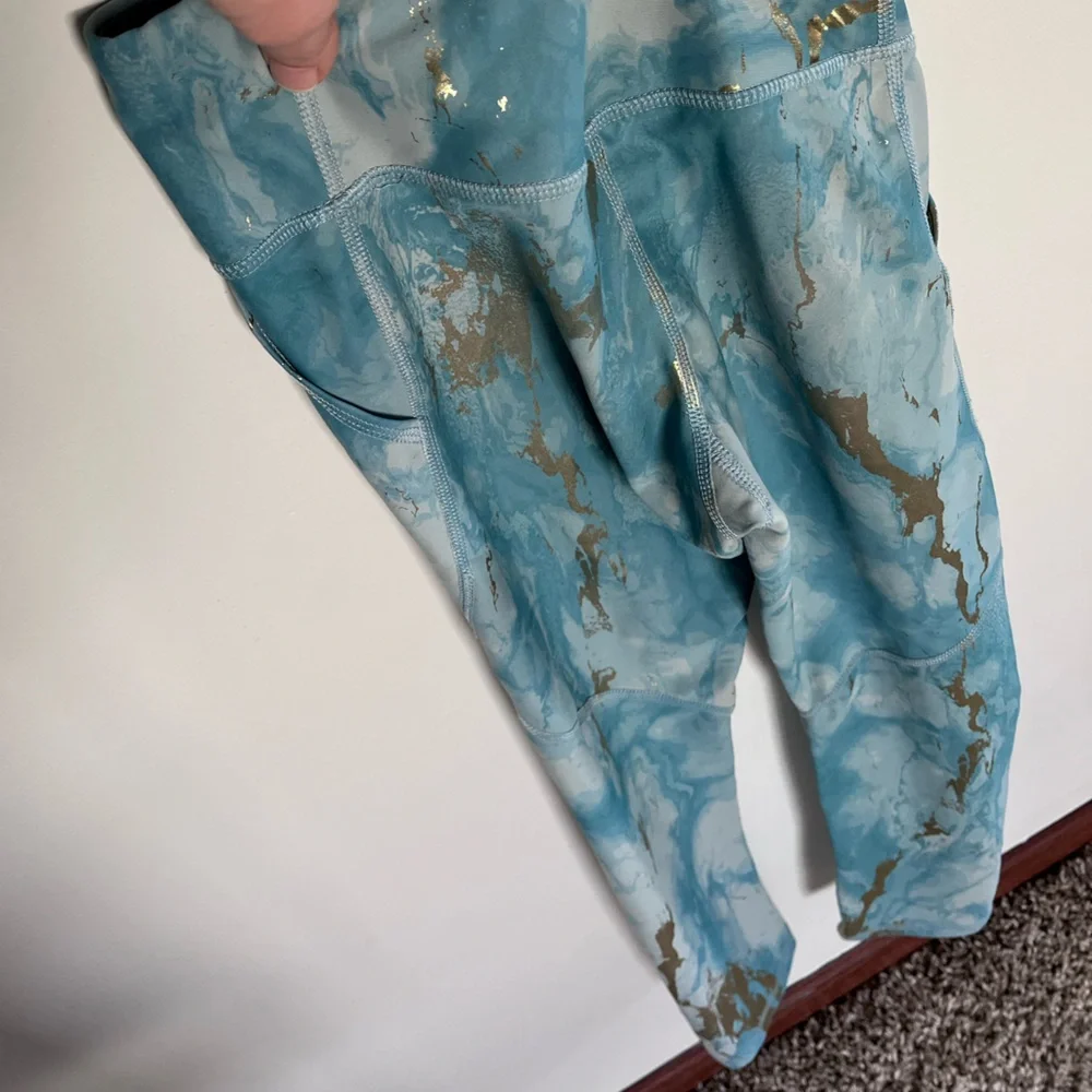 Old Navy Girls Blue & Gold Athletic‎ Leggings – Sporty & Comfy